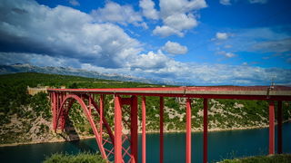 Mario Možnik i njegovi kolege sportaši otvorili su sezonu Bungee Jumpinga sa starog Masleničkom mosta