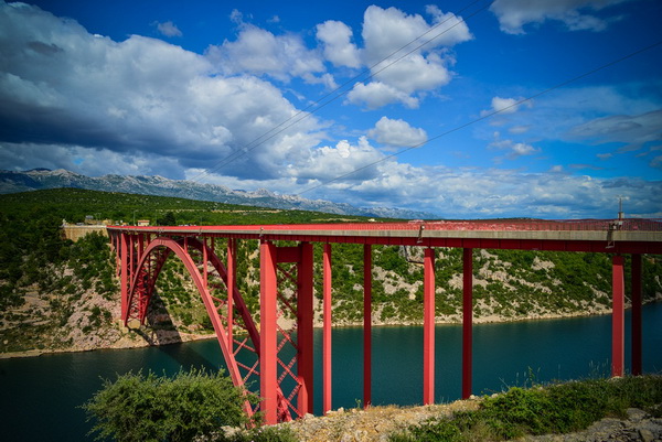 Mario Možnik i njegovi kolege sportaši otvorili su sezonu Bungee Jumpinga sa starog Masleničkom mosta
