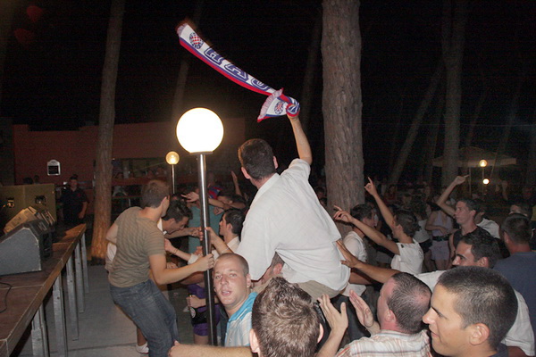 Biograd na Moru 17. srpnja 2009: Nastup Mladena Grdovica u diskoteci Marina Biograd na Moru 17. srpnja 2009: Nastup Mladena Grdovica u diskoteci Marina