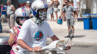 Spektakularni defile vespaša, foto: Vinko Pešić Spektakularni defile vespaša, foto: Vinko Pešić
