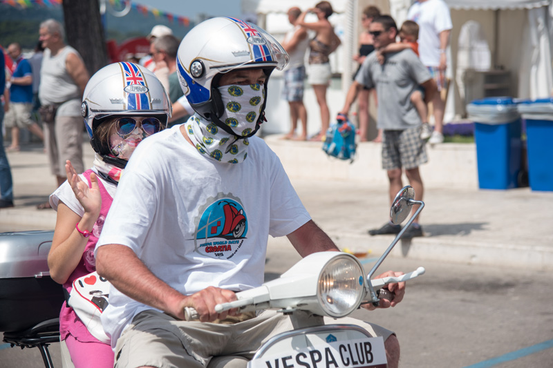 Spektakularni defile vespaša, foto: Vinko Pešić Spektakularni defile vespaša, foto: Vinko Pešić
