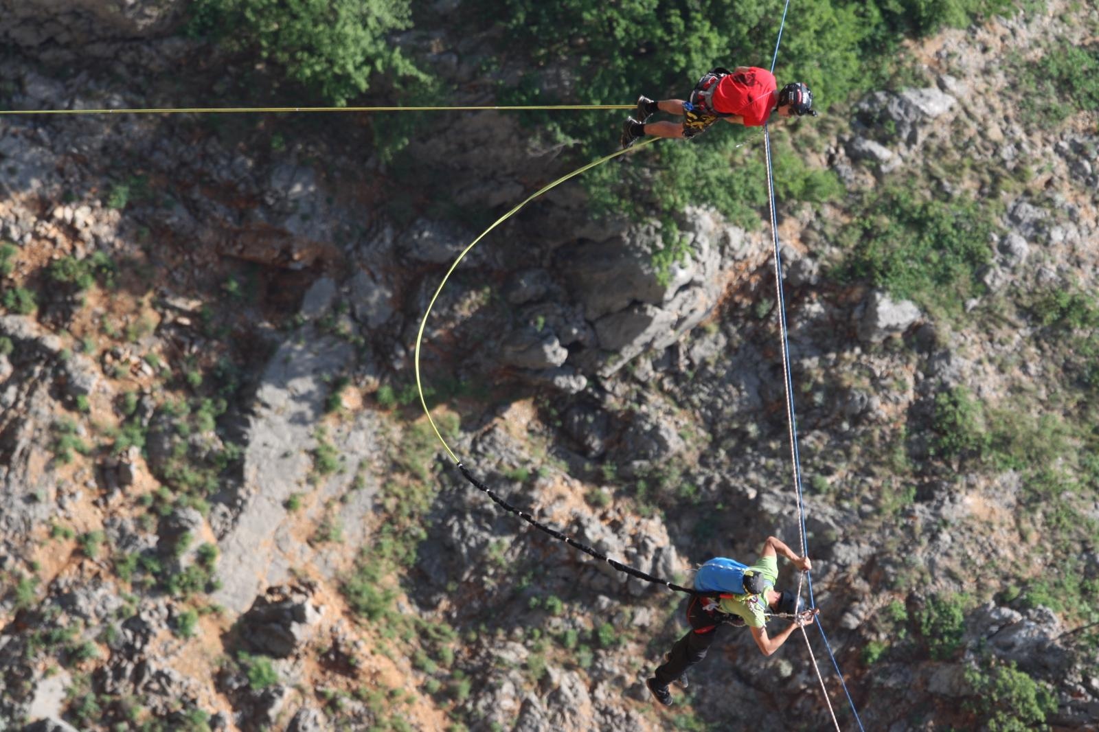 Rap jumping, Crveno jezero