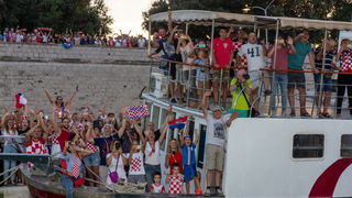 Veličanstven doček četvorice zadarskih Vatrenih od Gradskog mosta do Foruma