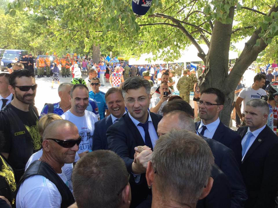 Državni vrh u Kninu pozdravio zadarske motoriste i bicikliste Državni vrh u Kninu pozdravio zadarske motoriste i bicikliste