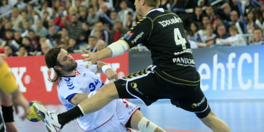 Zagreb, 270311. Arena Zagreb. Rukometna utakmica 1/8 finala Lige prvaka Zagreb CO – RN Lowen. Na slici: Ivano Balic, Oliver Roggisch 4. Foto: Nenad Dugi / Cropix Zagreb, 270311. Arena Zagreb. Rukometna utakmica 1/8 finala Lige prvaka Zagreb CO – RN Lowen. Na slici: Ivano Balic, Oliver Roggisch 4. Foto: Nenad Dugi / Cropix