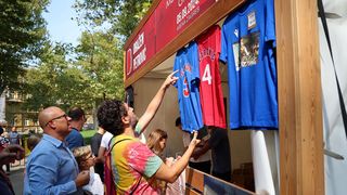 Druženje s košakašima povodom 60. rođendana Dražena Petrovića Druženje s košakašima povodom 60. rođendana Dražena Petrovića