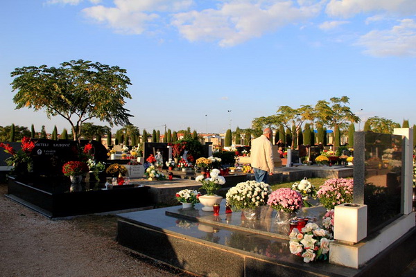 Blagdan Svih svetih na Gradskom groblju Zadar, Foto: Iva Perinčić Blagdan Svih svetih na Gradskom groblju Zadar, Foto: Iva Perinčić