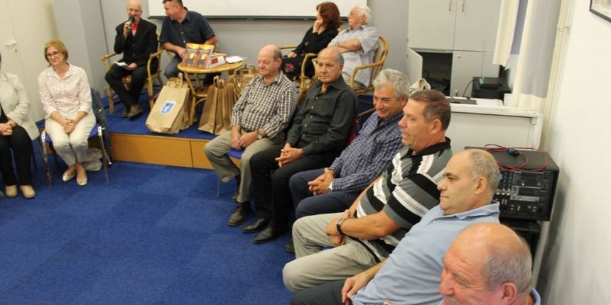 U Gradskoj knjižnici predstavljena monografija “Otočki bataljun u ratu i miru”. Foto: Andrina Luić/Naši školji U Gradskoj knjižnici predstavljena monografija “Otočki bataljun u ratu i miru”. Foto: Andrina Luić/Naši školji