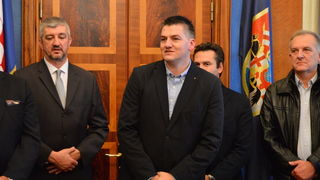 Gradonačelnik Kalmeta primio obitelj Ćosić i sudionike završnice Krešinog Kupa Gradonačelnik Kalmeta primio obitelj Ćosić i sudionike završnice Krešinog Kupa