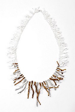 Ogrlica sa stavom (Moda.hr)