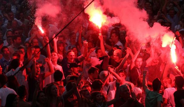 Navijači Rijeke na trgu 128 brigade prate prijenos nogometne utakmice HNK Rijeka – Stuttgart VfB, Foto: Goran Kovačić/PIXSELL