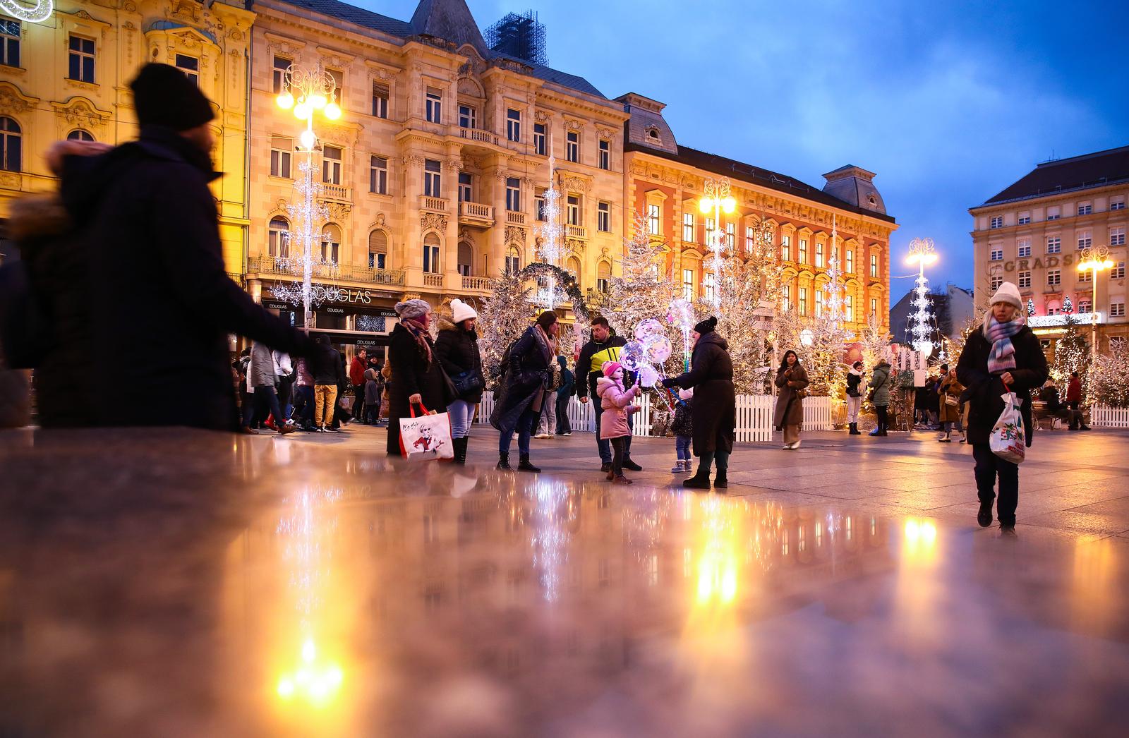 Zagrebački Advent na Trgu bana Jelačića