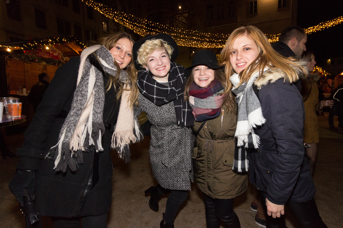 Doček 2017: Najluđa noć na zadarskom Poluotoku privukla više tisuća Zadrana i gostiju Doček 2017: Najluđa noć na zadarskom Poluotoku privukla više tisuća Zadrana i gostiju