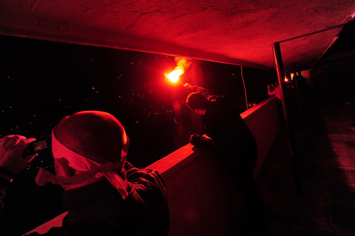 Split, 130211.
Proslava stotog rodjendana NK Hajduk.
Torcida je po gradu i po kvartovima upalila tisuce baklji
Foto: Nikola Vilic / CROPIX Split, 130211.
Proslava stotog rodjendana NK Hajduk.
Torcida je po gradu i po kvartovima upalila tisuce baklji
Foto: Nikola Vilic / CROPIX