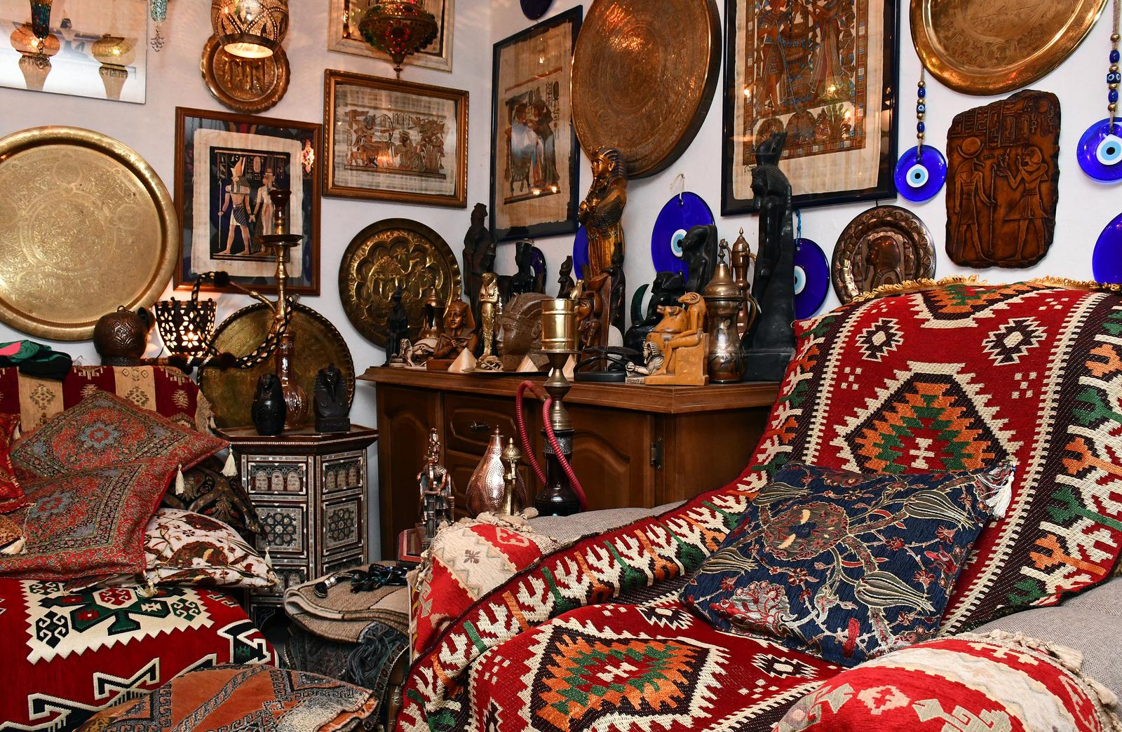 Brođanin Stanislav Hudi živi u kući koju je uredio u egipatskom stilu Brođanin Stanislav Hudi živi u kući koju je uredio u egipatskom stilu