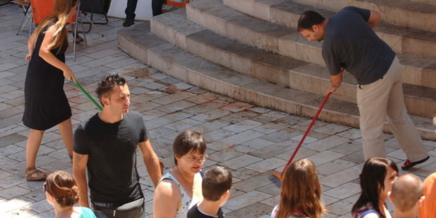 Čišćenje poprišta sukoba između Bugarije i Čakića, Foto: Andrija Lucic / CROPIX Čišćenje poprišta sukoba između Bugarije i Čakića, Foto: Andrija Lucic / CROPIX