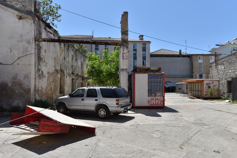 Zadar: Zbog početka radova na izgradnji TIC-a, zakupci javne površine sele na novu lokaciju, foto: Dino Stanin/PIXSELL Zadar: Zbog početka radova na izgradnji TIC-a, zakupci javne površine sele na novu lokaciju, foto: Dino Stanin/PIXSELL