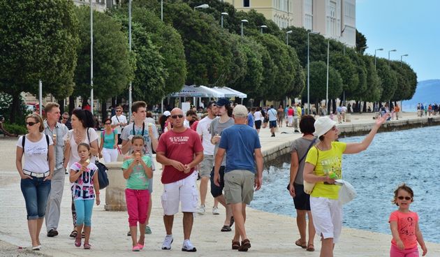 Đir po gradu, 22. srpnja 2014., Turisti u šetnji