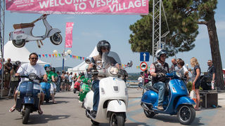 Spektakularni defile vespaša, foto: Vinko Pešić Spektakularni defile vespaša, foto: Vinko Pešić
