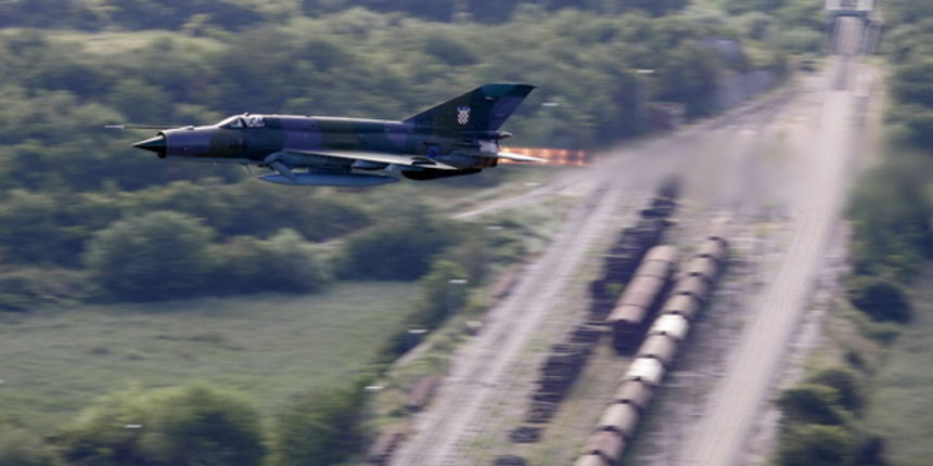Knin, 050809. U Kninu je obiljezena 14. obljetnica akcije Oluja Mig prelijece Knin. Foto: Jakov Prkic / Cropix Knin, 050809. U Kninu je obiljezena 14. obljetnica akcije Oluja Mig prelijece Knin. Foto: Jakov Prkic / Cropix