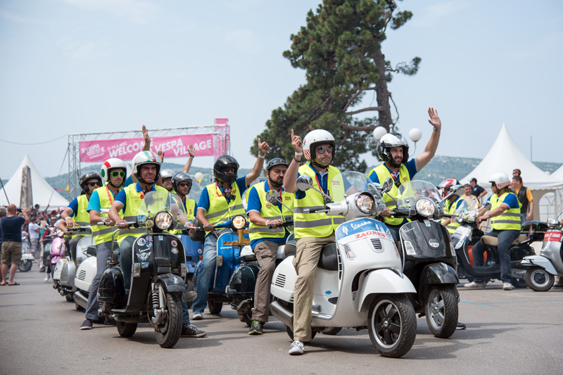 Spektakularni defile vespaša, foto: Vinko Pešić Spektakularni defile vespaša, foto: Vinko Pešić