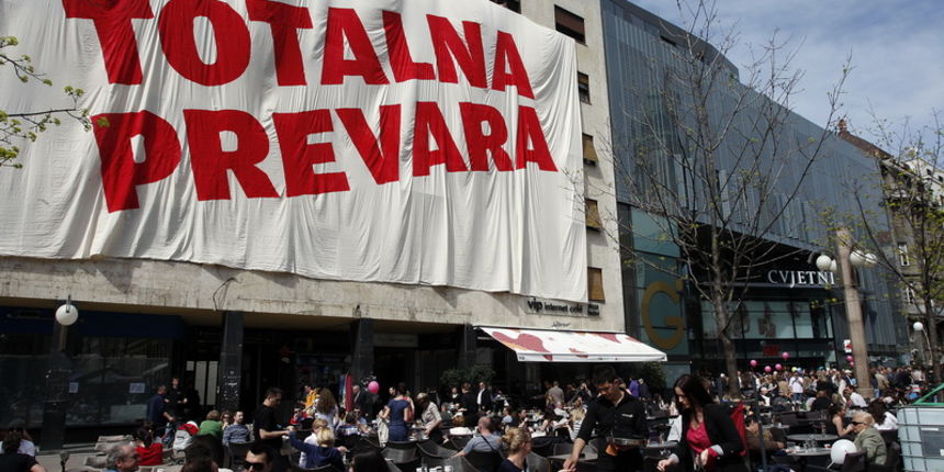 Zagreb, 070411.
Cvjetni trg.
Otvorenje shopping centra “Cvjetni”.
Na slici: transparent Zelene akcije i Prava na grad protiv shopping centra Cvjetni.
Foto: Davor Pongracic / CROPIX Zagreb, 070411.
Cvjetni trg.
Otvorenje shopping centra “Cvjetni”.
Na slici: transparent Zelene akcije i Prava na grad protiv shopping centra Cvjetni.
Foto: Davor Pongracic / CROPIX