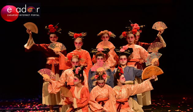 HNK Zadar: Premijera predstave “Put oko svijeta” Kazališne udruge “Igrajmo se”