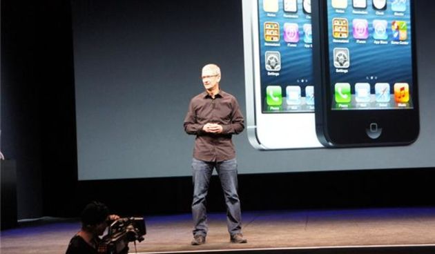 Tim Cook predstavlja iPhone 5, foto: maashable.com