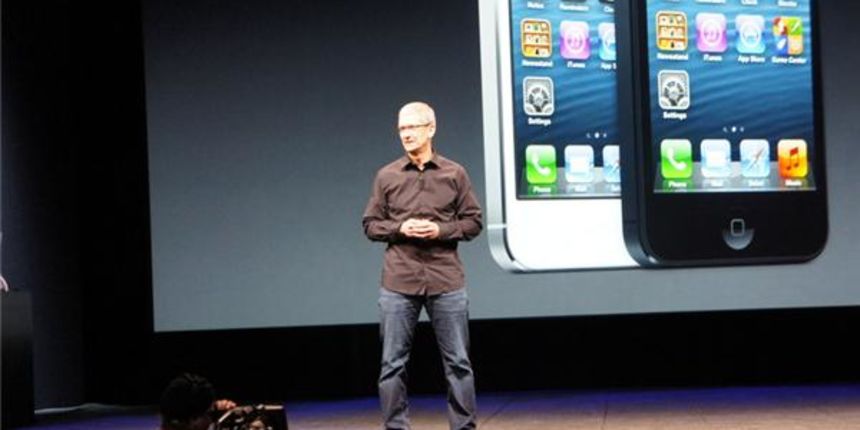 Tim Cook predstavlja iPhone 5, foto: maashable.com Tim Cook predstavlja iPhone 5, foto: maashable.com