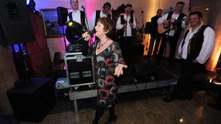 Zadar, 280213.
Poznati restoran Niko na zadarskoj Puntamici je veceras uz bogatu veceru i pjesmu brojnih izvodjaca sa svojim prijateljima i cestim gostima proslavio 50 godina od otvorenja. Na veceri su se pojavili brojni kumovi restorana kroz godine poput