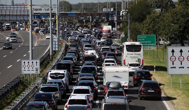 Gužve na naplatnim kućicama Lučko u smjeru mora