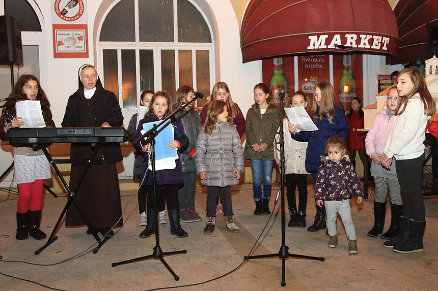 Bibinje: Božićni sajam na Trgu Franje Tuđmana Bibinje: Božićni sajam na Trgu Franje Tuđmana