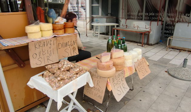 Prodavacice sira i mlijecnih proizvoda na Zadarskoj trznici, Foto: Ana Dukic