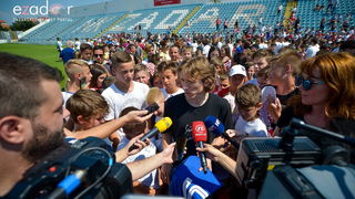 Zadarska vatrena četvorka na Stanovima se družila s mladim zadarskim nogometašima Zadarska vatrena četvorka na Stanovima se družila s mladim zadarskim nogometašima