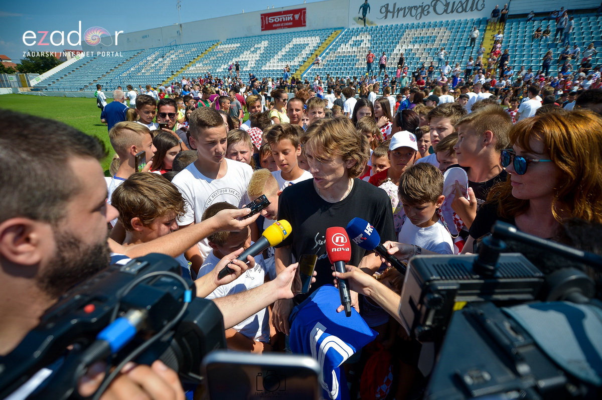 Zadarska vatrena četvorka na Stanovima se družila s mladim zadarskim nogometašima Zadarska vatrena četvorka na Stanovima se družila s mladim zadarskim nogometašima
