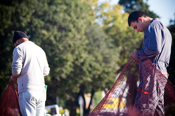 Ribar krpa mrižu svoju (foto:Saša Čuka) Ribar krpa mrižu svoju (foto:Saša Čuka)