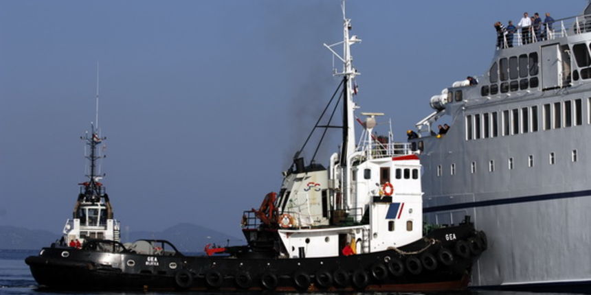 Kornati, Otok Sit, 261009 .
Putnicki brod Marko Polo nasukao se prekjucer unutar otoka Sita na sjeverozapadnoj strani. 
Marko Polo je provom zaorao barem desetak metara u kopno, srusio morske stijene i raslinje, probio zid ograde obitelji Kovacev i zausta