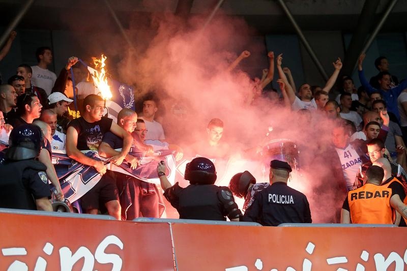 Intervencija policije na tribini s navijačima Zadra na utakmici Cibone i Zadra (80-71). Photo: Goran Stanzl/PIXSELL Intervencija policije na tribini s navijačima Zadra na utakmici Cibone i Zadra (80-71). Photo: Goran Stanzl/PIXSELL