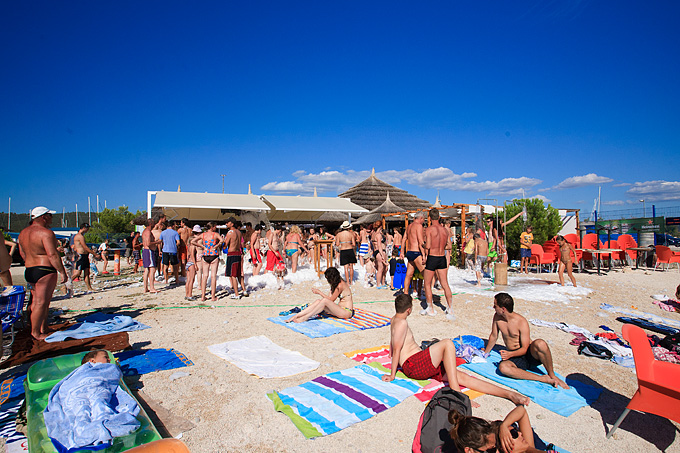 Odbojkaški turnir i pjena party u Bibnjama, foto: Leo Banić