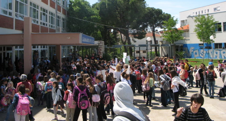 OŠ Šime Budinića, učenici, školsko dvorište