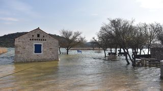 Nezapamćeno visoka razina vodostaja Vranskog jezera Nezapamćeno visoka razina vodostaja Vranskog jezera