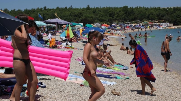 PXL zrće plaža djevojke toples