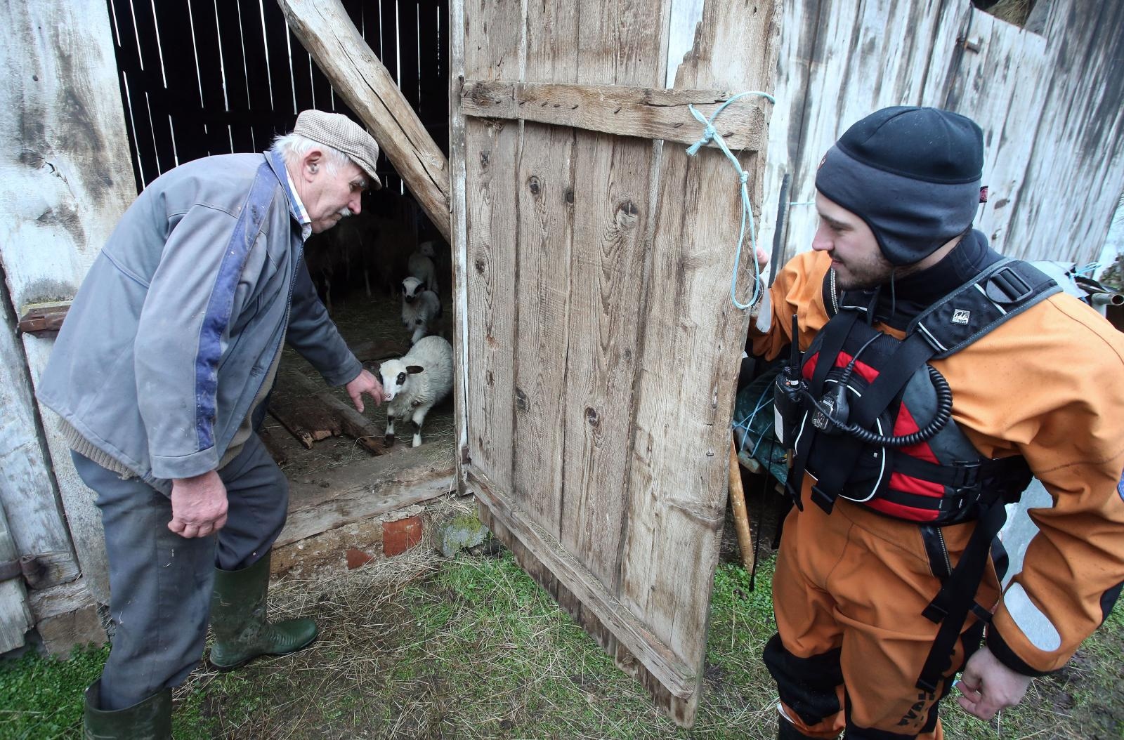 Na području Kosinja proglašeno izvanredno stanje obrane od poplava Na području Kosinja proglašeno izvanredno stanje obrane od poplava