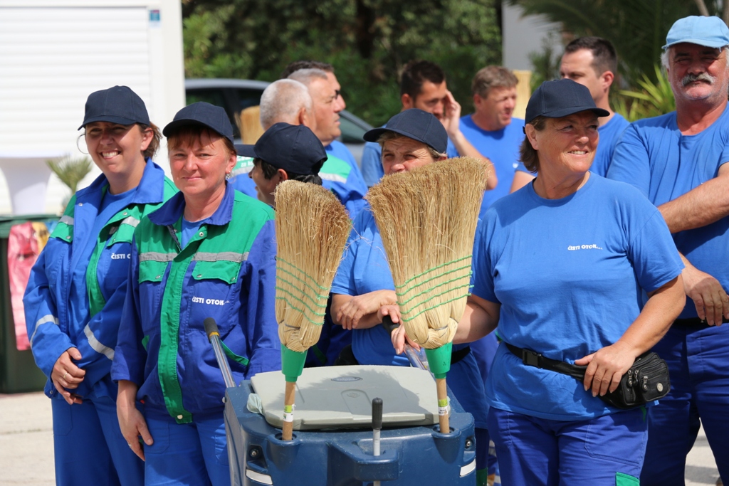 Prezentacija novog voznog parka poduzeća Čisti otok i Vodovod Vir Prezentacija novog voznog parka poduzeća Čisti otok i Vodovod Vir