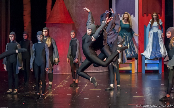 HNK Zadar: Bajka.hr Plesne udruge Gesta, Foto: Željko Karavida HNK Zadar: Bajka.hr Plesne udruge Gesta, Foto: Željko Karavida