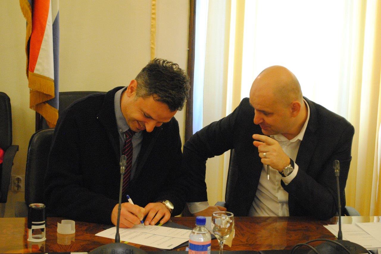 Ministar Tolušić potpisao ugovore za sanaciju šteta od poplave Ministar Tolušić potpisao ugovore za sanaciju šteta od poplave