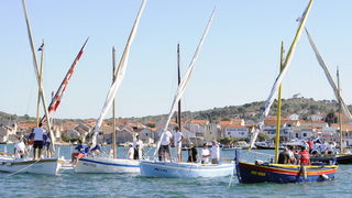Murter, 021011.
U Murteru odrzana tradicionalna regata brodica ” Latinsko idro” gdje je sudjelovalo sedamdesetak posada.
Na slici: regata.
Foto: Jadran Babic / CROPIX Murter, 021011.
U Murteru odrzana tradicionalna regata brodica ” Latinsko idro” gdje je sudjelovalo sedamdesetak posada.
Na slici: regata.
Foto: Jadran Babic / CROPIX