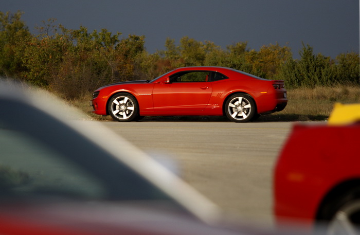Zadar, 091111.
U Zadru je danas zapocelo predstavljanje novog Chevroletovog automobila Camaro. Novi model Chevroleta privukao je veliki broj novinara iz inozemstva koji ce ovih dana vrsiti testiranje Camara.
Foto: Jure Miskovic / CROPIX Zadar, 091111.
U Zadru je danas zapocelo predstavljanje novog Chevroletovog automobila Camaro. Novi model Chevroleta privukao je veliki broj novinara iz inozemstva koji ce ovih dana vrsiti testiranje Camara.
Foto: Jure Miskovic / CROPIX