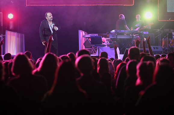 Karlovačko live 2012: Tony Cetinski na Višnjiku (foto:Saša Čuka) Karlovačko live 2012: Tony Cetinski na Višnjiku (foto:Saša Čuka)