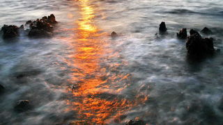 Punta Skala: Sunce tone u beskraj valova